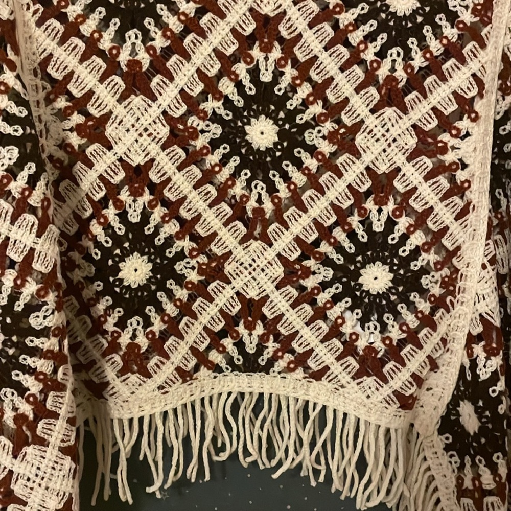 🌙HOUSE OF HARLOW 1960 Bohemian Fringe Poncho Sweater - Cream and Brown🌙 - Picture 4 of 4